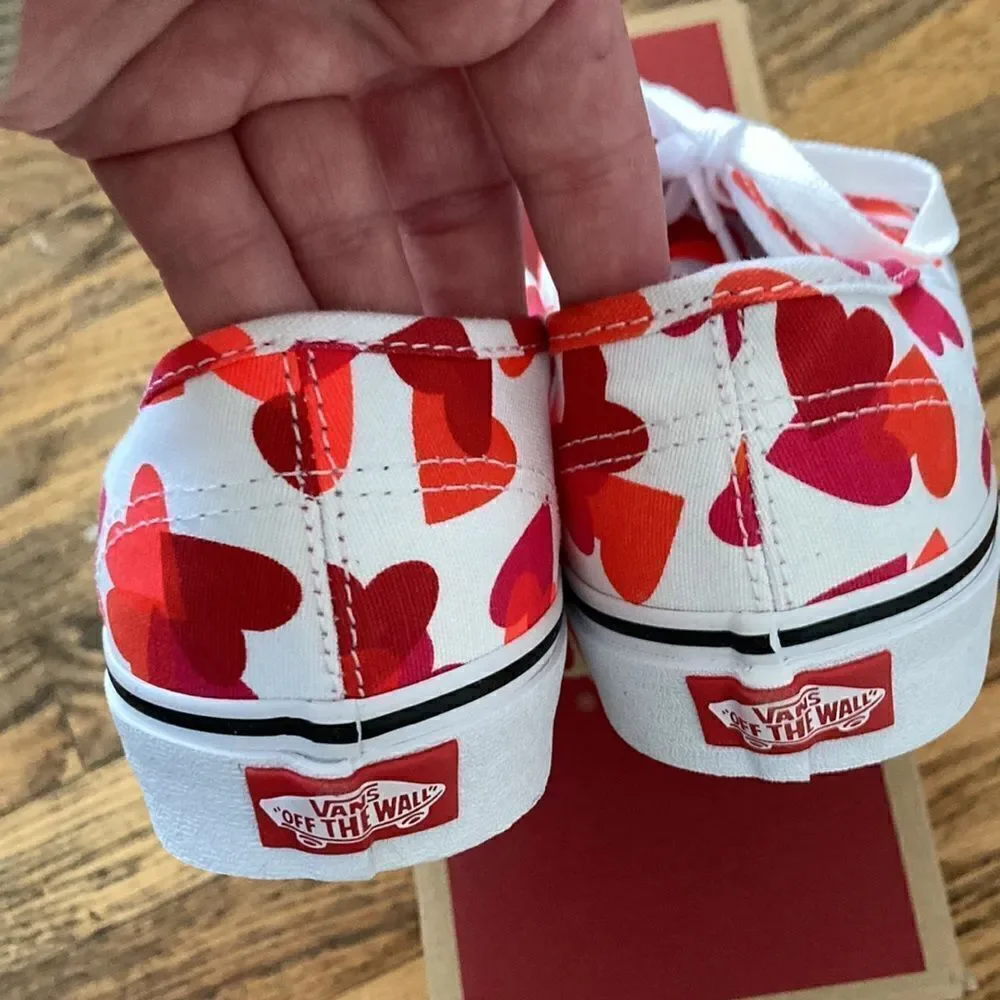 1 LEFT! Size 5.5-Vans Authentic Valentines ♥️